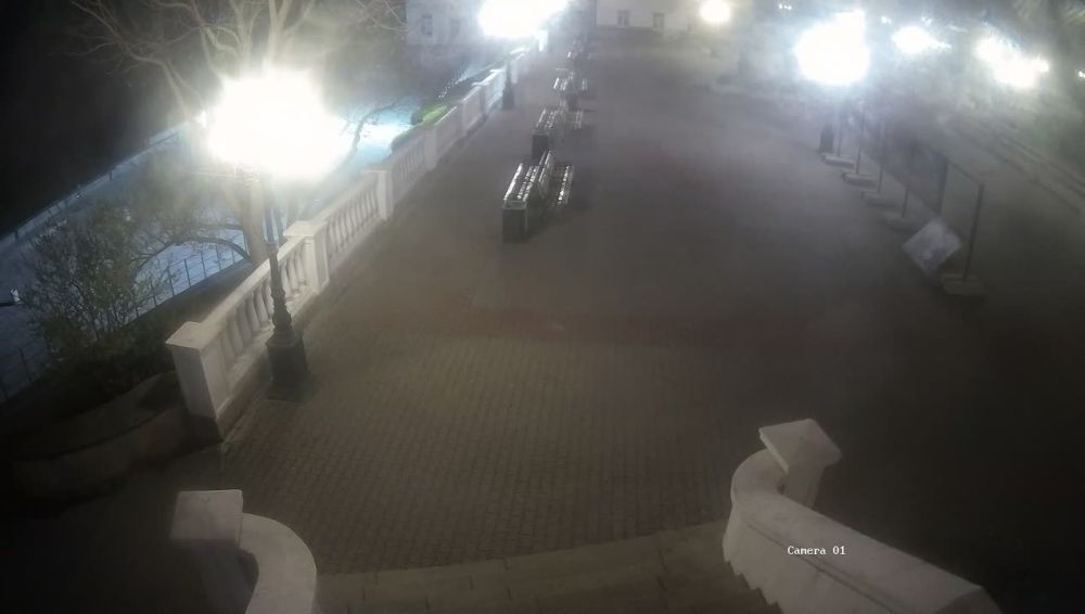 "Вандалом", повредившим фотовыставку к 100-летию ДДЮТ, оказался ветер