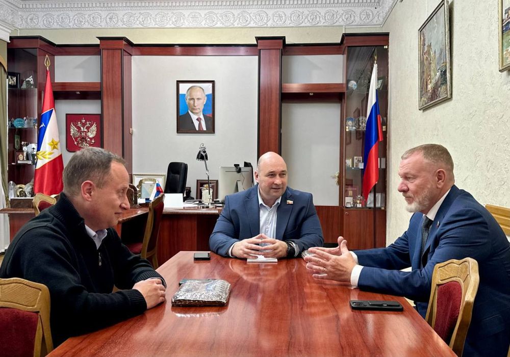 Владимир Немцев: Сегодня в Законодательном Собрании провёл рабочую встречу с сенатором Российской Федерации — представителем от законодательного органа государственной власти Волгоградской области Сергеем Васильевичем...