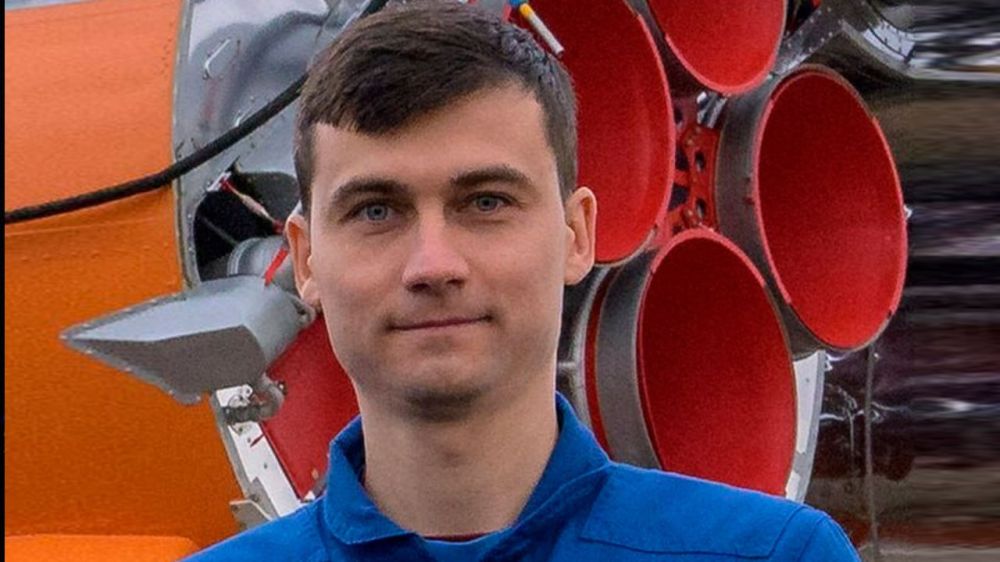 Украинский ТЦК пытается отыскать военного лётчика, чтобы отправить его в ВСУ, но никак не может его найти