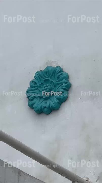 Где в Севастополе можно найти такой медальон?