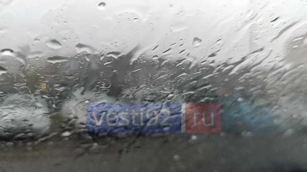 В некоторых районах Севастополя в эти минуты идет град