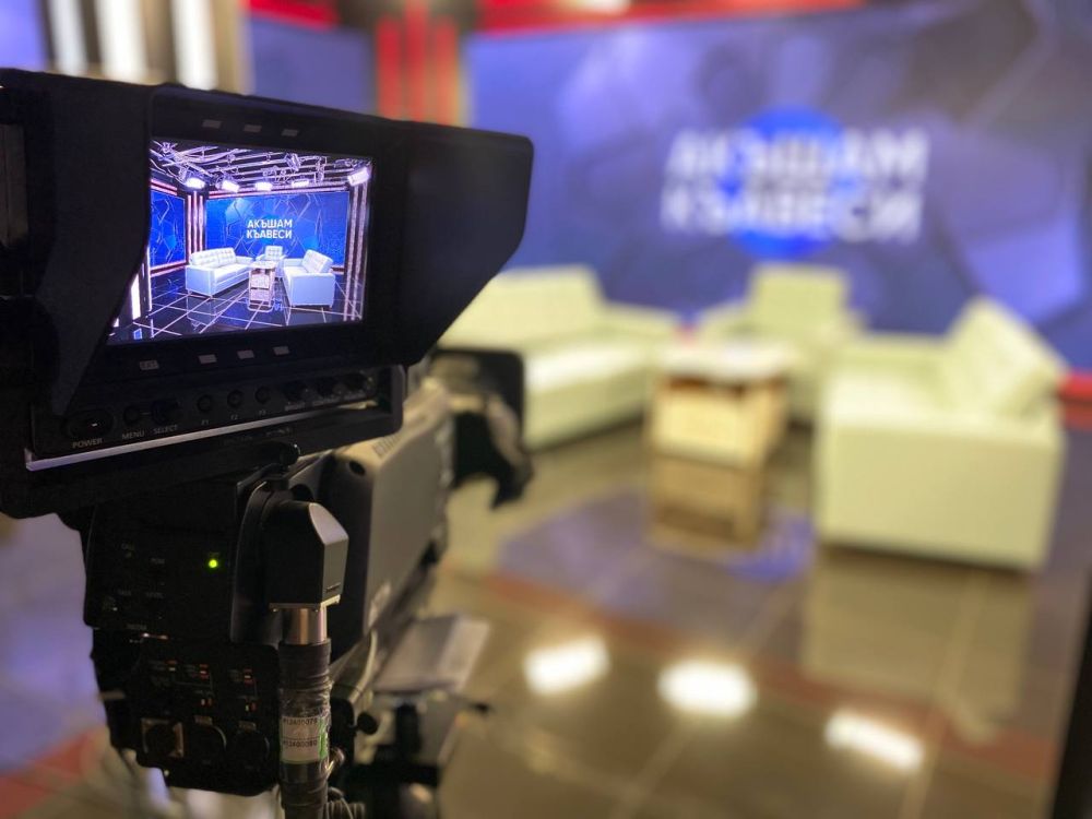 Сегодня на телеканале «Миллет» в 20:00 не пропустите ток-шоу «Акъшам къавеси»