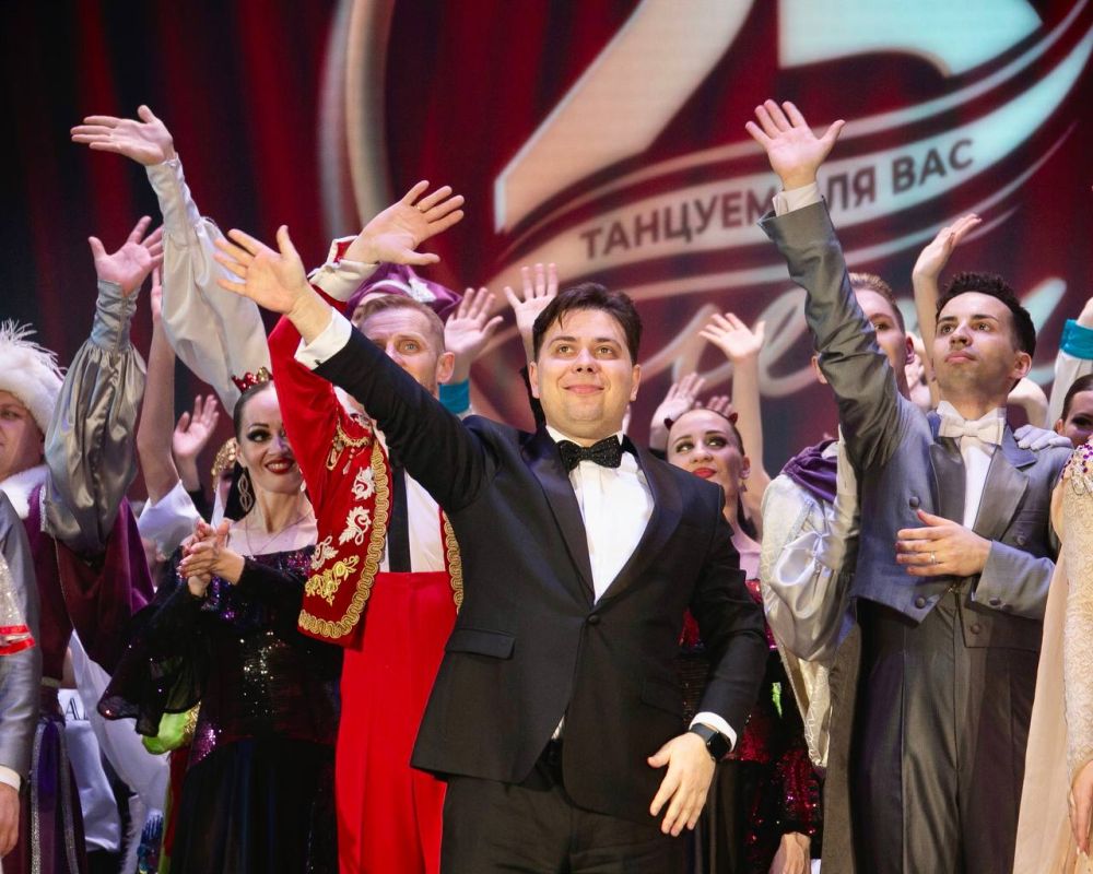 Игорь Михеев: В Севастопольском академическом русском драматическом театре имени А. В. Луначарского состоялся торжественный концерт, посвященный 25-летию Севастопольского академического театра танца имени Вадима Альбертовича...