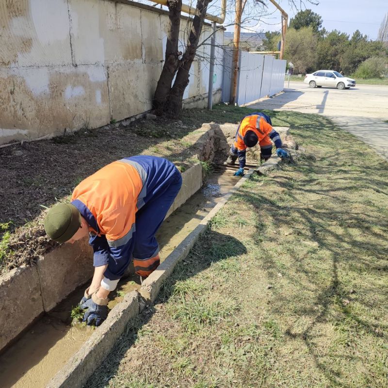 Водоканал: Рабочие моменты. Замена ливневых решеток