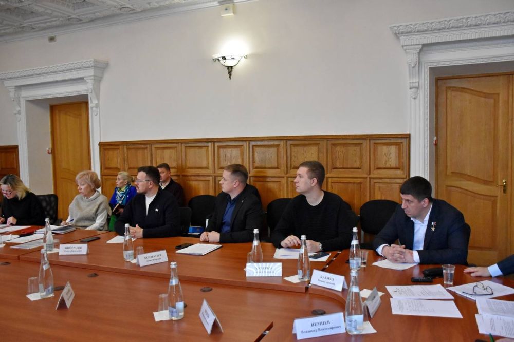 Денис Кондратьев: Накануне принял участие в расширенном заседании комитета по образованию, науке, культуре, спорту и молодежной политике, где обсудили реализацию основных задач Управления по делам молодежи города Севастополя... Денис Кондратьев: Накануне принял участие в расширенном заседании комитета по образованию, науке, культуре, спорту и молодежной политике, где обсудили реализацию основных задач Управления по делам молодежи города Севастополя...