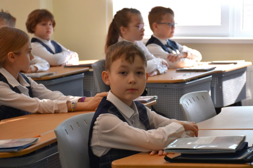 Разговоры о важном: Севастопольские школьники погрузились в мир гражданской авиации!