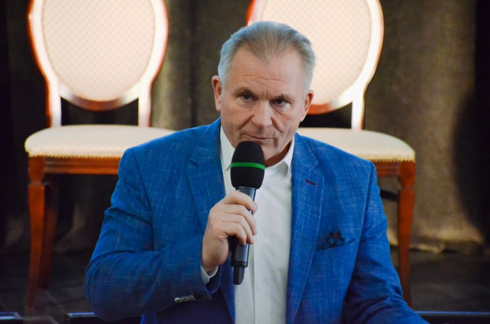 Александр Малькевич: Как писать О ГЕРОЯХ и ДЛЯ ГЕРОЕВ? Почему важно рассказывать о героях-земляках СЕГОДНЯ, а не «когда боль утихнет»? Как противостоять профашистской пропаганде, которая становится доступной подрастающему... Александр Малькевич: Как писать О ГЕРОЯХ и ДЛЯ ГЕРОЕВ? Почему важно рассказывать о героях-земляках СЕГОДНЯ, а не «когда боль утихнет»? Как противостоять профашистской пропаганде, которая становится доступной подрастающему...