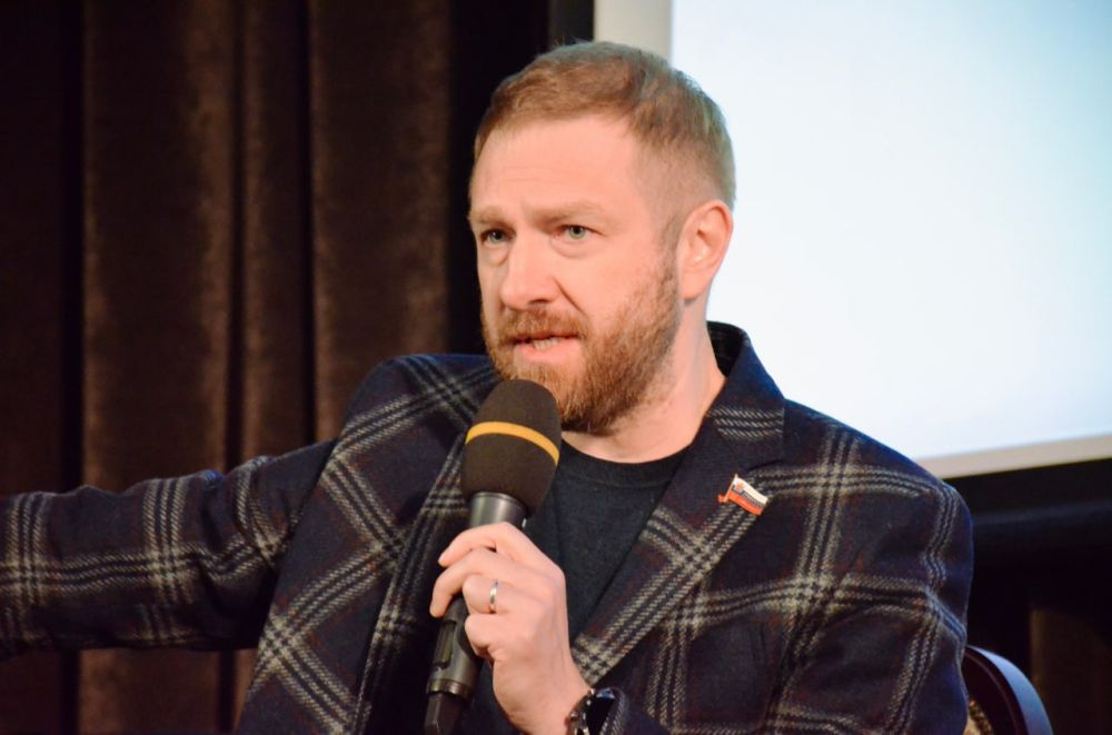 Александр Малькевич: Как писать О ГЕРОЯХ и ДЛЯ ГЕРОЕВ? Почему важно рассказывать о героях-земляках СЕГОДНЯ, а не «когда боль утихнет»? Как противостоять профашистской пропаганде, которая становится доступной подрастающему... Александр Малькевич: Как писать О ГЕРОЯХ и ДЛЯ ГЕРОЕВ? Почему важно рассказывать о героях-земляках СЕГОДНЯ, а не «когда боль утихнет»? Как противостоять профашистской пропаганде, которая становится доступной подрастающему...