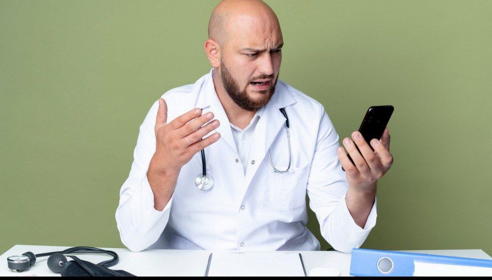 Мошенники представляются сотрудниками поликлиник и взламывают "Госуслуги"