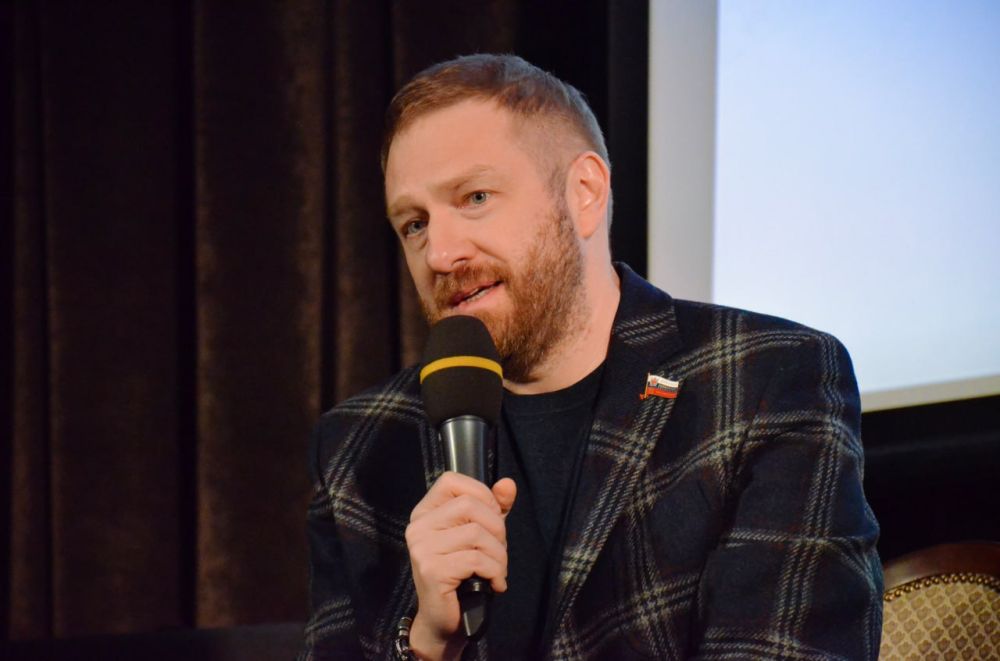 Александр Малькевич: Как писать О ГЕРОЯХ и ДЛЯ ГЕРОЕВ? Почему важно рассказывать о героях-земляках СЕГОДНЯ, а не «когда боль утихнет»? Как противостоять профашистской пропаганде, которая становится доступной подрастающему... Александр Малькевич: Как писать О ГЕРОЯХ и ДЛЯ ГЕРОЕВ? Почему важно рассказывать о героях-земляках СЕГОДНЯ, а не «когда боль утихнет»? Как противостоять профашистской пропаганде, которая становится доступной подрастающему...