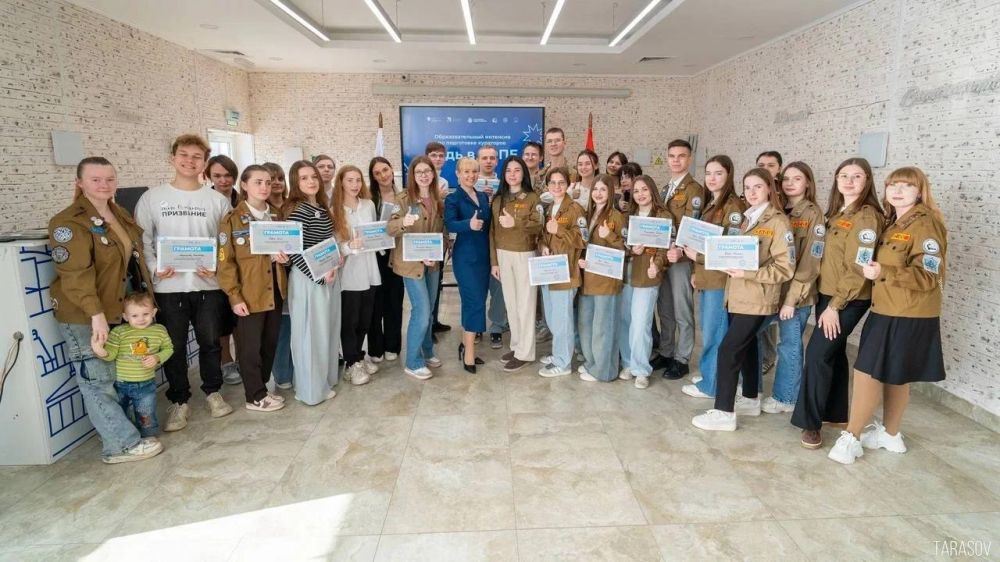 Денис Кондратьев: В Севастополе завершился интенсив «Будь в ТОПе», подготовивший 50 будущих кураторов Губернаторских школьных трудовых отрядов Денис Кондратьев: В Севастополе завершился интенсив «Будь в ТОПе», подготовивший 50 будущих кураторов Губернаторских школьных трудовых отрядов