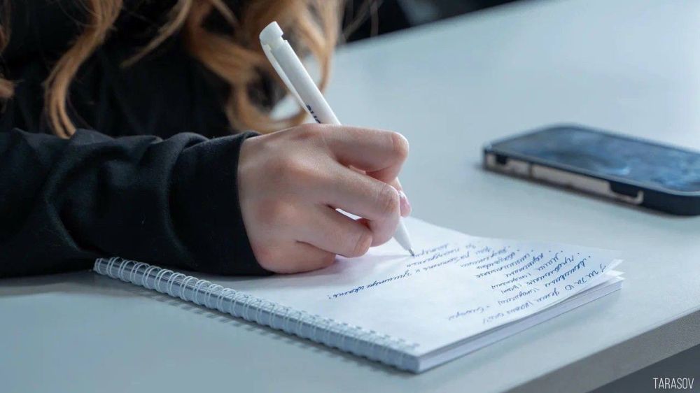 Денис Кондратьев: В Севастополе завершился интенсив «Будь в ТОПе», подготовивший 50 будущих кураторов Губернаторских школьных трудовых отрядов Денис Кондратьев: В Севастополе завершился интенсив «Будь в ТОПе», подготовивший 50 будущих кураторов Губернаторских школьных трудовых отрядов