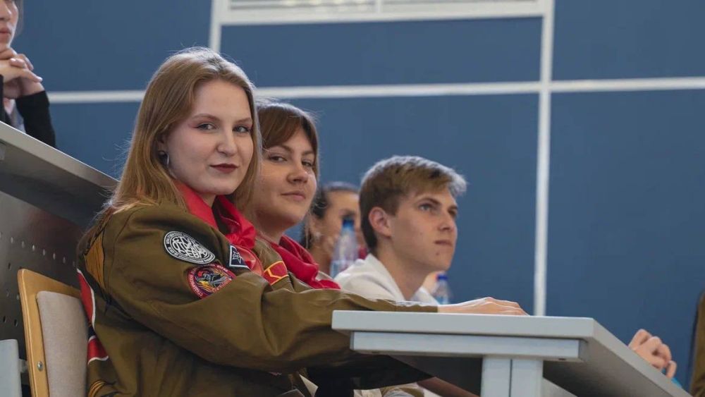 Денис Кондратьев: Принял участие в открытии школы подготовки вожатых к летней оздоровительной кампании 2025 года в Севастополе Денис Кондратьев: Принял участие в открытии школы подготовки вожатых к летней оздоровительной кампании 2025 года в Севастополе