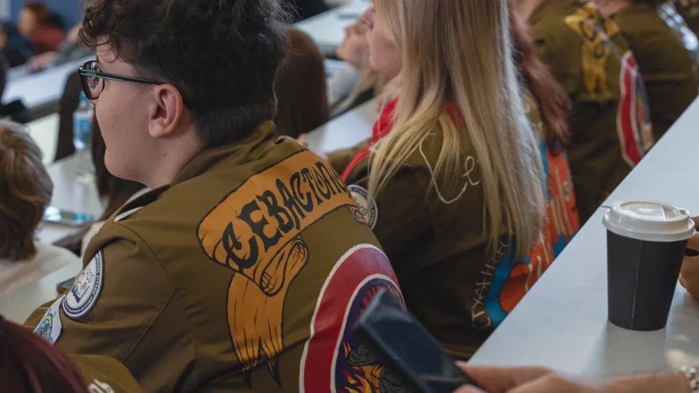 Денис Кондратьев: Принял участие в открытии школы подготовки вожатых к летней оздоровительной кампании 2025 года в Севастополе Денис Кондратьев: Принял участие в открытии школы подготовки вожатых к летней оздоровительной кампании 2025 года в Севастополе