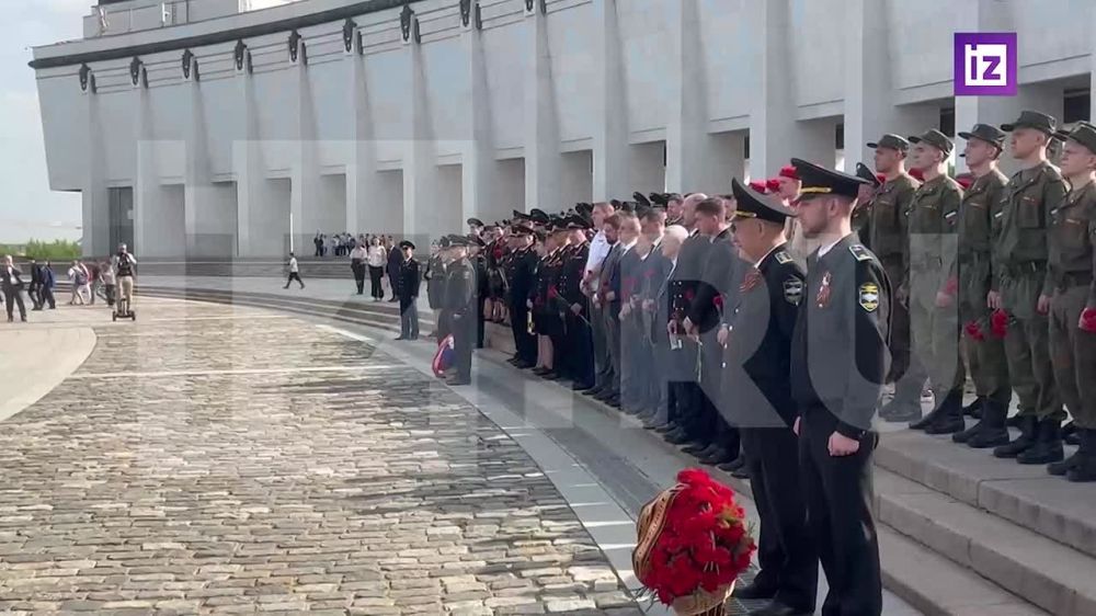 ����� ������ ���������� �� ������ � 12 ������� ������ � ���������� 80-����� ������� ������