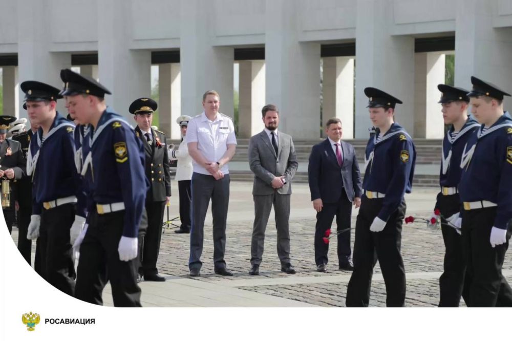 � ���������� ������������ 80-����� ������ ������ ����� � ��������� ���� ���������� � ����������� �� 12 �������-������ ������