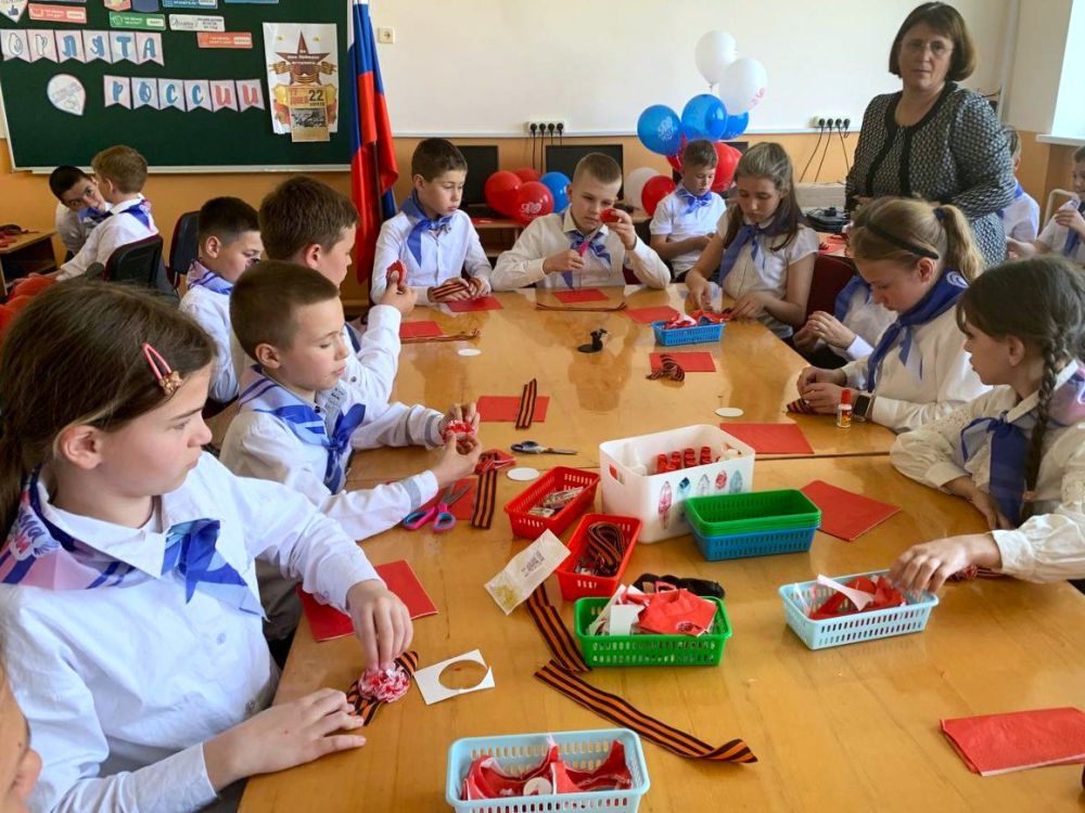 Защитники Отечества: Орлята России о героях и памятных местах своего родного края