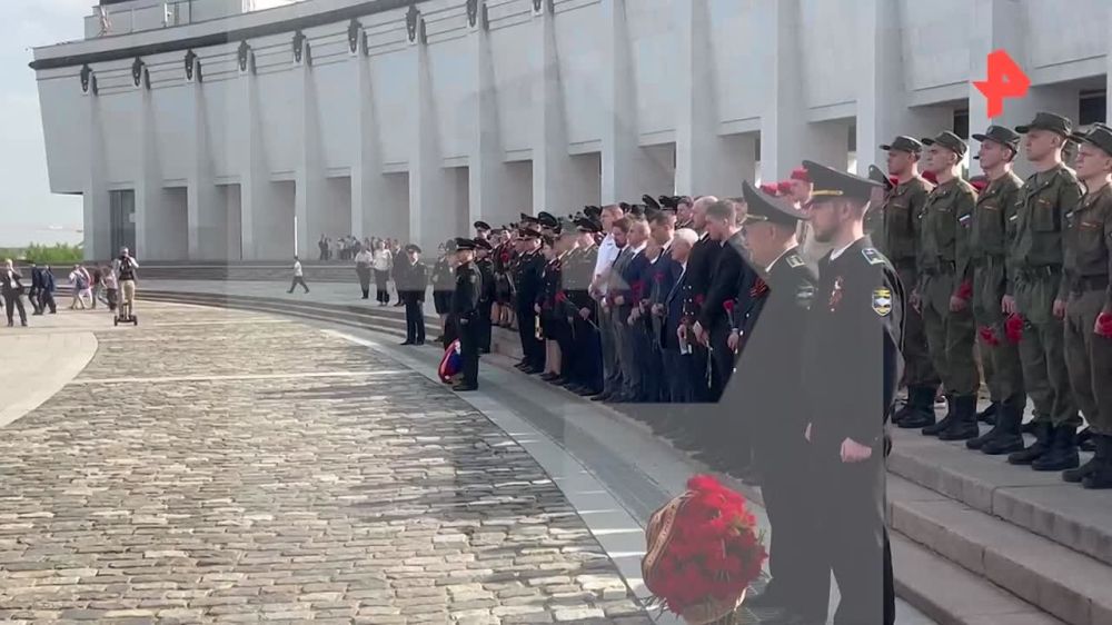 ����� ������ ���������� � 12 ������� ������ � ��������� ���� � ������