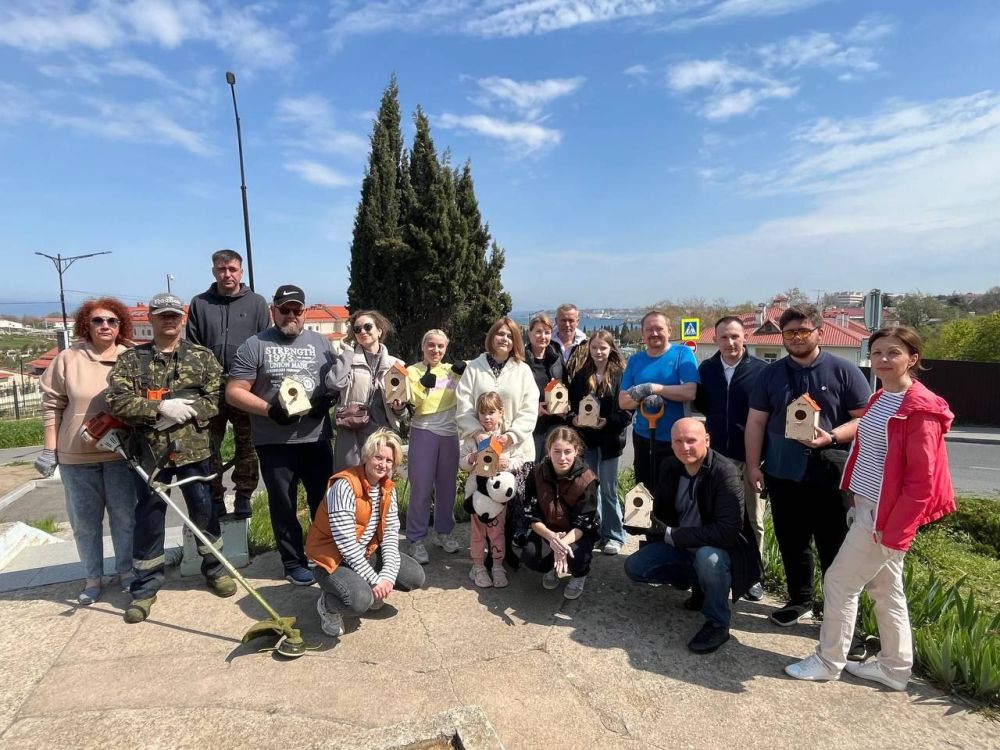 Управление туризма города Севастополя завершили сезон субботников