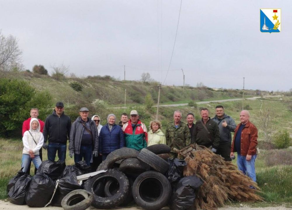 В Севастополе проходят субботники