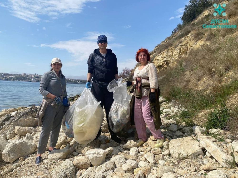 Сотрудники департамента во главе с руководителем ведомства приняли участие в заключительном общегородском субботнике