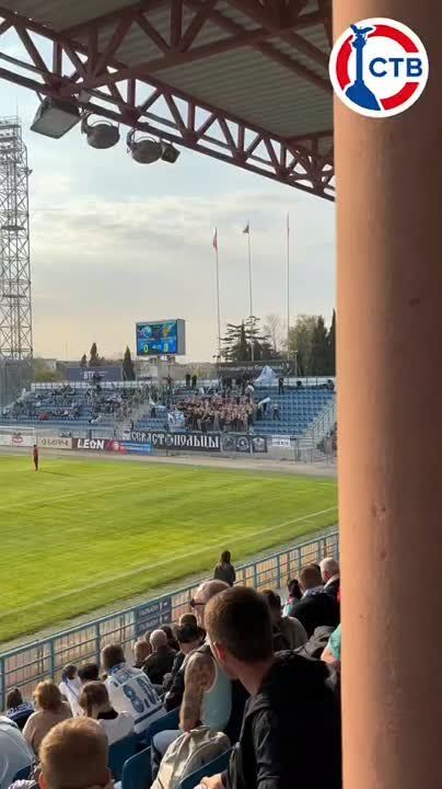 Второй тайм в самом разгаре, команды вернулись на поле