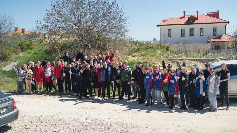 Денис Кондратьев: Сегодня вместе с молодежью приняли участие в субботнике на 15-й береговой батарее – свидетельнице героической обороны Севастополя! Денис Кондратьев: Сегодня вместе с молодежью приняли участие в субботнике на 15-й береговой батарее – свидетельнице героической обороны Севастополя!