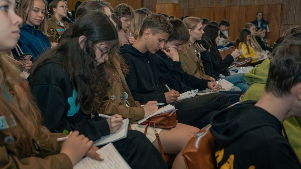 Денис Кондратьев: В Севастополе завершилась региональная школа командных составов Губернаторских школьных трудовых отрядов! Денис Кондратьев: В Севастополе завершилась региональная школа командных составов Губернаторских школьных трудовых отрядов!