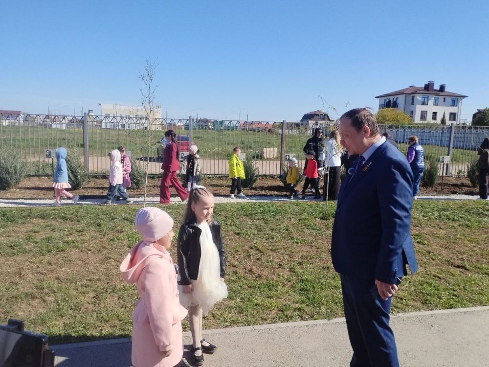 ��������� �������: ������� � ���� ������ �����������, ����������� 80-����� ������� ������