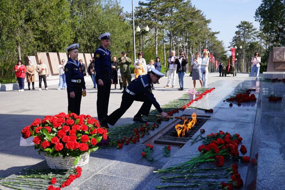 В Севастополе прошла церемония слияния Вечных огней в рамках проекта «Честь и Достоинство»