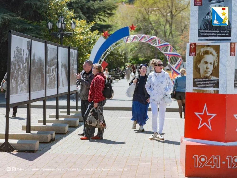 В центре Севастополя открылась фотовыставка «Когда орудия молчат»