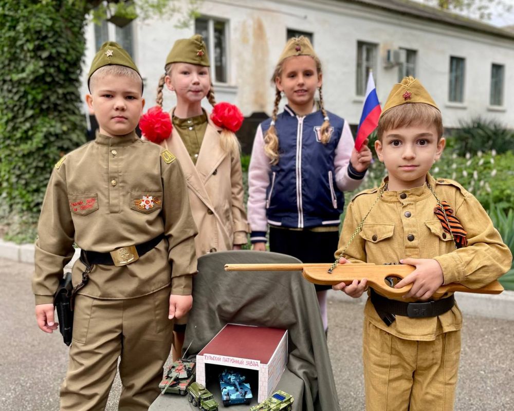 Выставка инсталляций «Города-Герои»