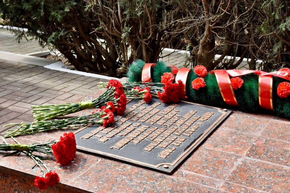 Владимир Немцев: В преддверии 80-летия Великой Победы и 81-й годовщины освобождения Севастополя от немецко-фашистских захватчиков у памятника отважному моряку-чекисту Павлу Силаеву прошёл торжественный митинг памяти