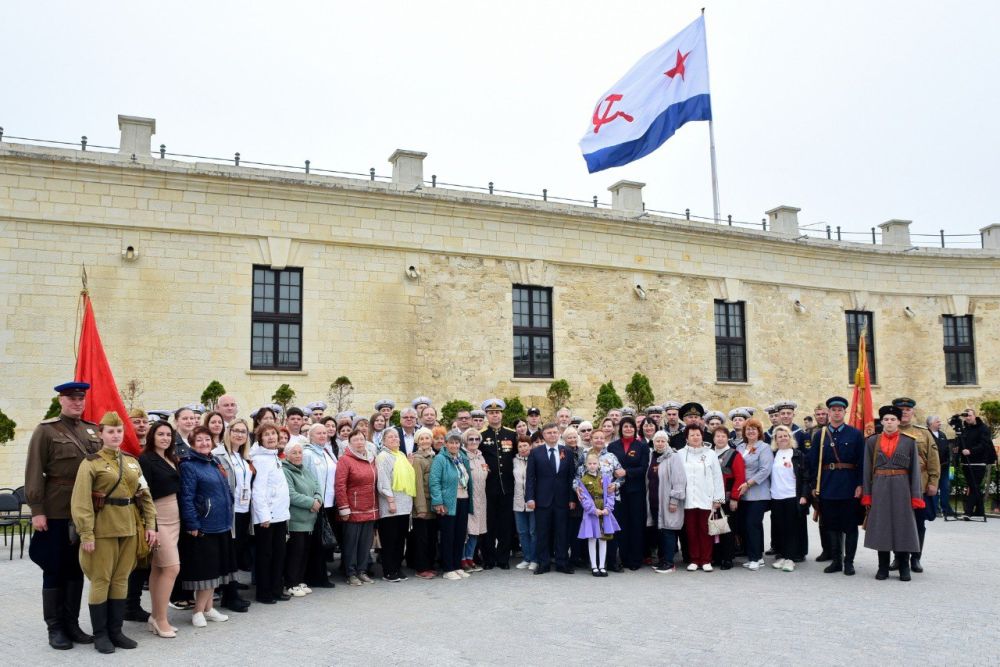 ��������� �������: 8 ��� 1944 ���� �������� ������� ����������� ���� ����������� �� ���������� ����������