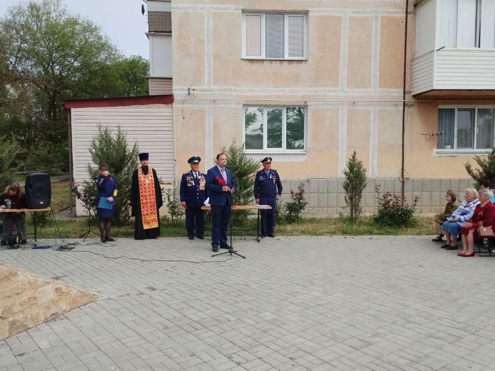 ��������� �������: 8 ��� 1944 ���� �������� ������� ����������� ���� ����������� �� ���������� ����������