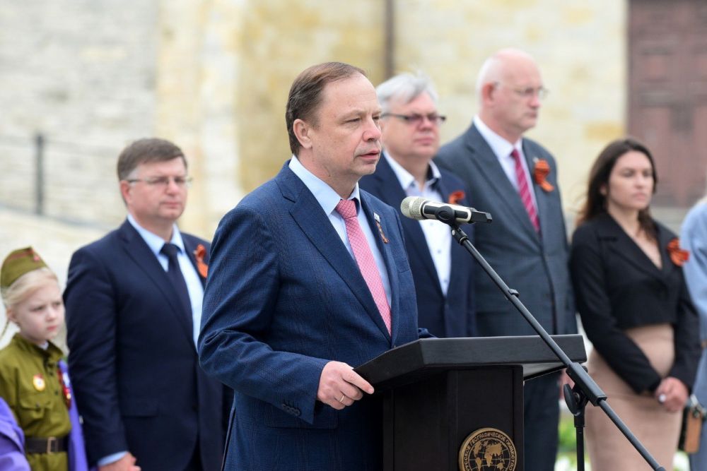 ��������� �������: 8 ��� 1944 ���� �������� ������� ����������� ���� ����������� �� ���������� ����������