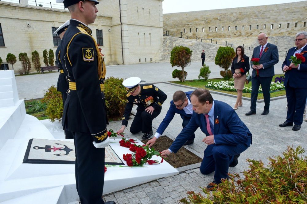 ��������� �������: 8 ��� 1944 ���� �������� ������� ����������� ���� ����������� �� ���������� ����������