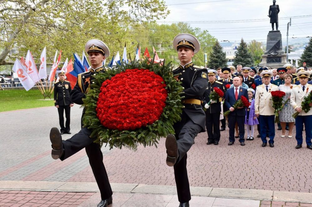 �������� ������: ����������� �����������, ����������� 80-����� ������� ������ � 81-� ��������� ������������ �����������, ����������� ������ � ���������� ����� � ������ � ������� ���� � ��������� ����������� �������...