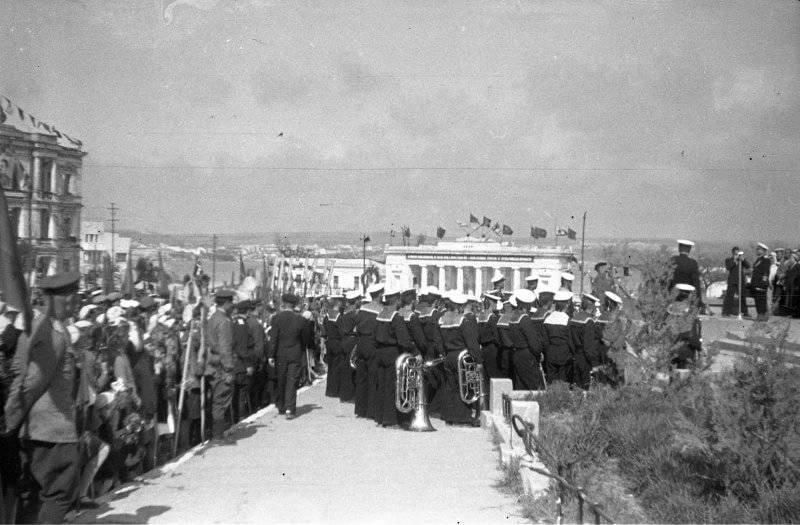 � ���� ������� ������. ������� �� �������� 80-����� ������ ���������� ������ ��� �������-����������� ������������ � 81 ��������� �� ��� ������������ �����������