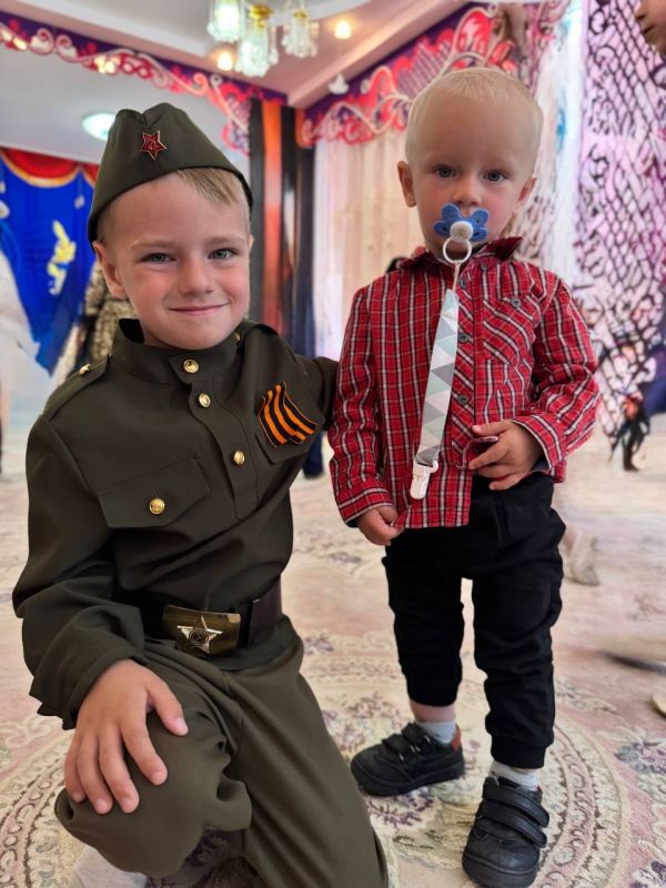 Денис Кондратьев: Мой старший сын Лев участвовал в утреннике в детском саду, посвященном 9 мая