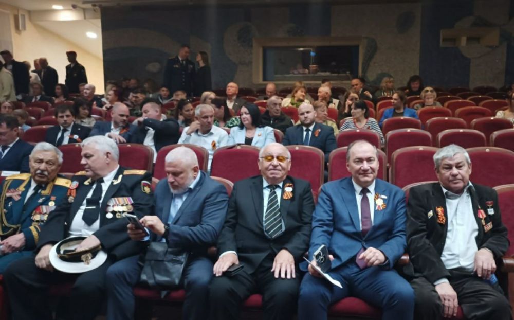 ������� �����: �� ������ �������� ������� ������ ������������� �������� � ����������� �������, ����������� 80-� ��������� ������ � ������� ������������� ����� 1941-1945 ����� � 81-� ��������� ������������ ����������� ��...