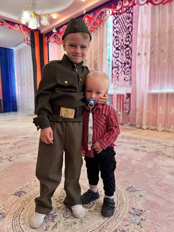 Денис Кондратьев: Мой старший сын Лев участвовал в утреннике в детском саду, посвященном 9 мая Денис Кондратьев: Мой старший сын Лев участвовал в утреннике в детском саду, посвященном 9 мая