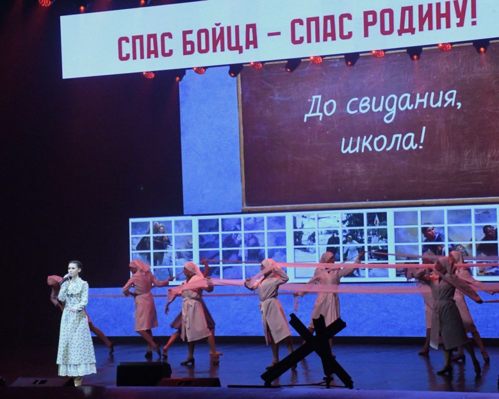              !,   9     