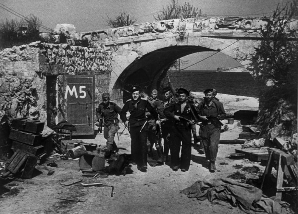 #������80. 12 ��� 1944 ���� � 81 ��� ����� � ����������� �������� �������������� �������� ������� �����