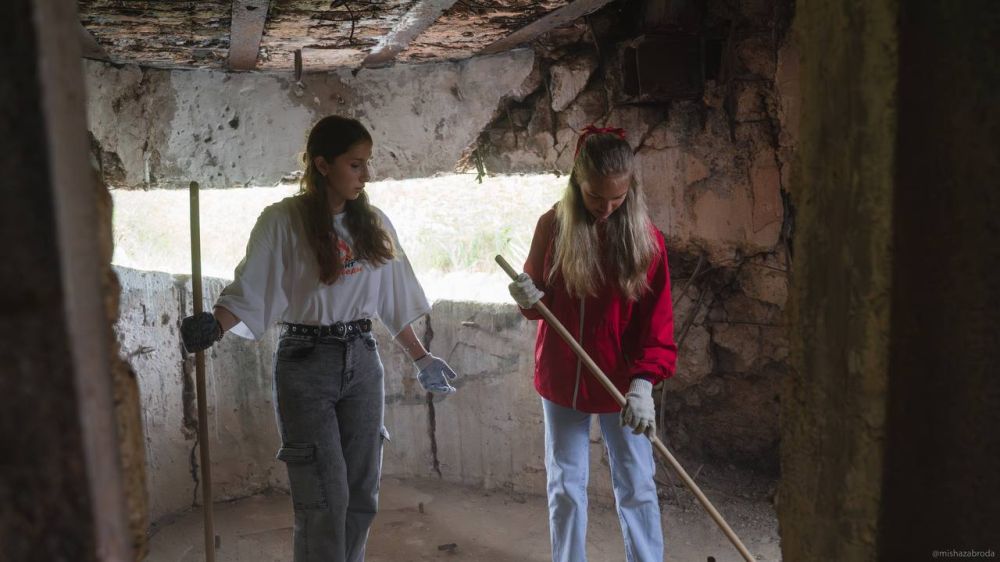 «Сохранить память о подвиге нашего народа и помочь тем, кто в этом нуждается» – такова главная цель патриотической акции «Десант Победы», которую мы реализуем вместе со студенческими отрядами Севастополя уже в 6-й раз! «Сохранить память о подвиге нашего народа и помочь тем, кто в этом нуждается» – такова главная цель патриотической акции «Десант Победы», которую мы реализуем вместе со студенческими отрядами Севастополя уже в 6-й раз!