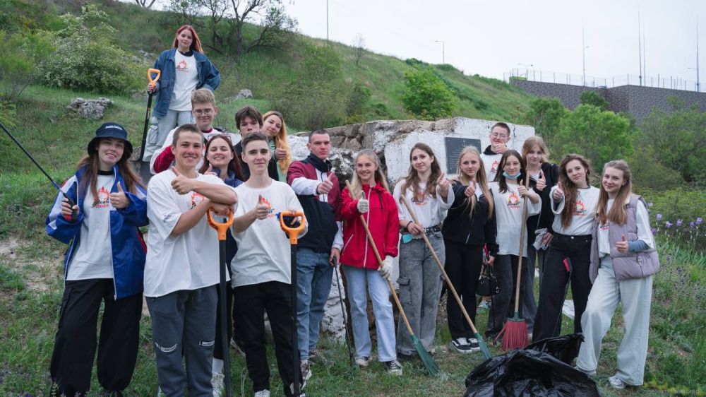 «Сохранить память о подвиге нашего народа и помочь тем, кто в этом нуждается» – такова главная цель патриотической акции «Десант Победы», которую мы реализуем вместе со студенческими отрядами Севастополя уже в 6-й раз! «Сохранить память о подвиге нашего народа и помочь тем, кто в этом нуждается» – такова главная цель патриотической акции «Десант Победы», которую мы реализуем вместе со студенческими отрядами Севастополя уже в 6-й раз!