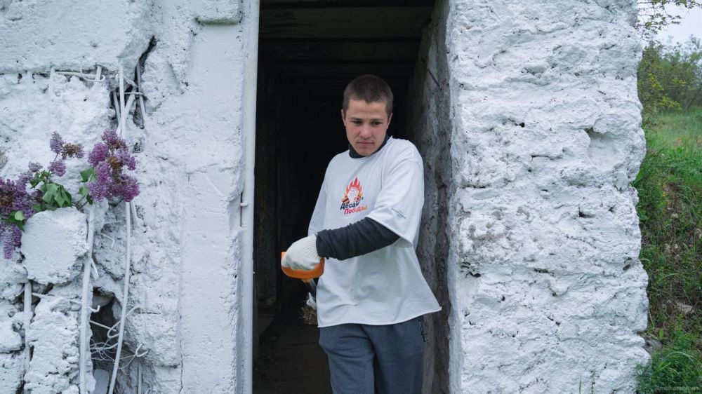 «Сохранить память о подвиге нашего народа и помочь тем, кто в этом нуждается» – такова главная цель патриотической акции «Десант Победы», которую мы реализуем вместе со студенческими отрядами Севастополя уже в 6-й раз! «Сохранить память о подвиге нашего народа и помочь тем, кто в этом нуждается» – такова главная цель патриотической акции «Десант Победы», которую мы реализуем вместе со студенческими отрядами Севастополя уже в 6-й раз!