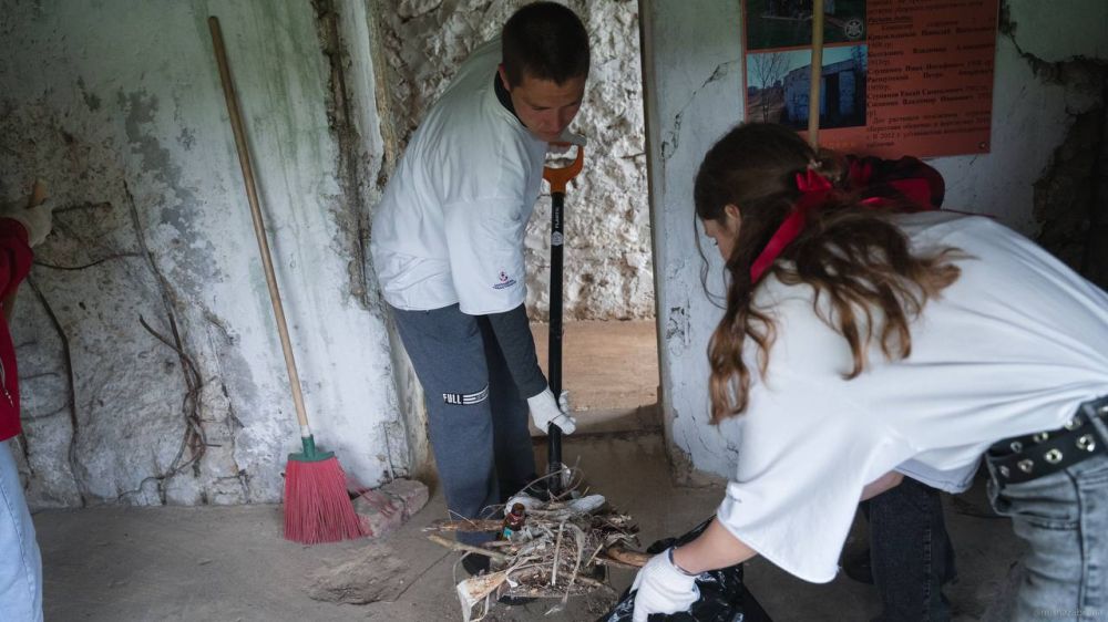 «Сохранить память о подвиге нашего народа и помочь тем, кто в этом нуждается» – такова главная цель патриотической акции «Десант Победы», которую мы реализуем вместе со студенческими отрядами Севастополя уже в 6-й раз! «Сохранить память о подвиге нашего народа и помочь тем, кто в этом нуждается» – такова главная цель патриотической акции «Десант Победы», которую мы реализуем вместе со студенческими отрядами Севастополя уже в 6-й раз!