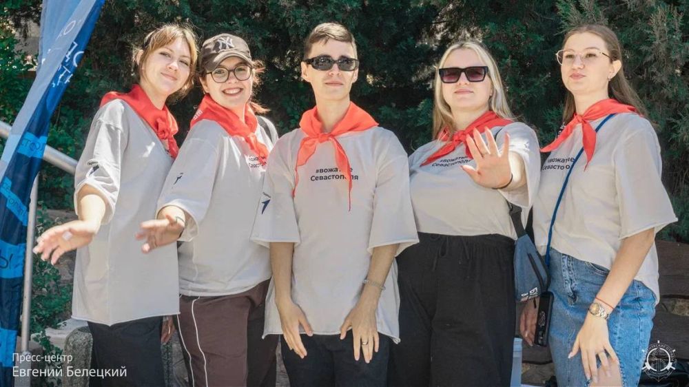 Денис Кондратьев: Дорогие севастопольцы, поздравляю с Днём детских общественных объединений!