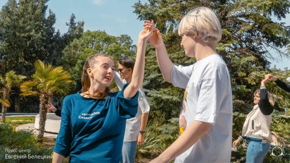 Денис Кондратьев: Дорогие севастопольцы, поздравляю с Днём детских общественных объединений! Денис Кондратьев: Дорогие севастопольцы, поздравляю с Днём детских общественных объединений!